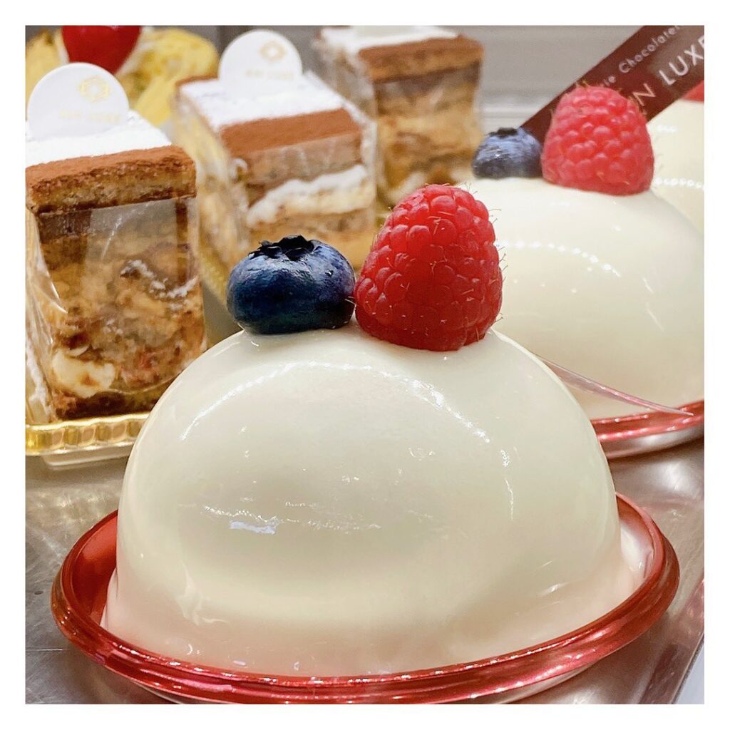 復活️～ヨーグルト～ ￥680♡ヨーグルトムース♡中央にエキゾチック（バナナ・マンゴー・パッションフルーツ）のコンポート程よい甘さです